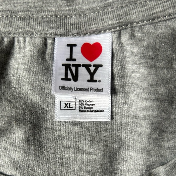 I Love New York I ❤️NY t shirt tag says XL but fits small see measurements - Picture 3 of 4